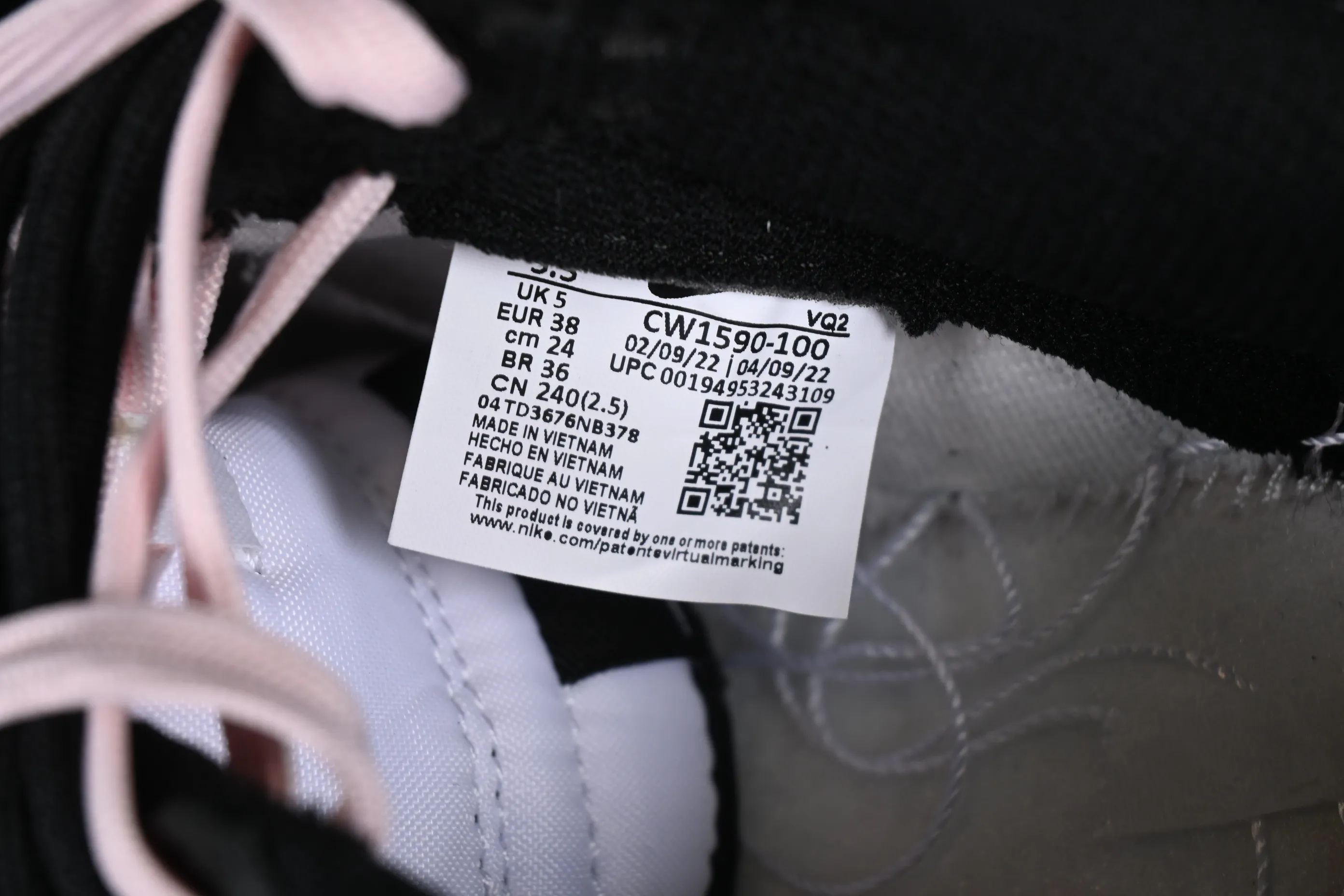 All Categories Nk SB Dunk Series Nk SB Dunk Low Low-top sneakers Gift box Nk Dunk Low Raspberry Black Pink Valentine's Day Customized version of deconstructed strap casual sneakers CW1590-100